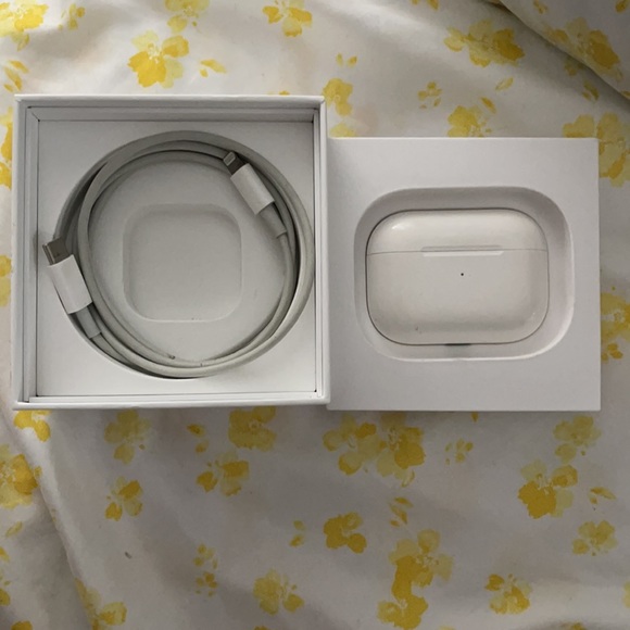 AirPod Pro Case/Charger - Picture 4 of 4